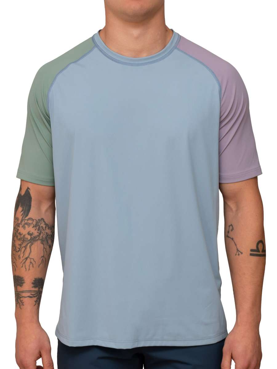 MEN UV Shirt ‘veya‘ front view with model 