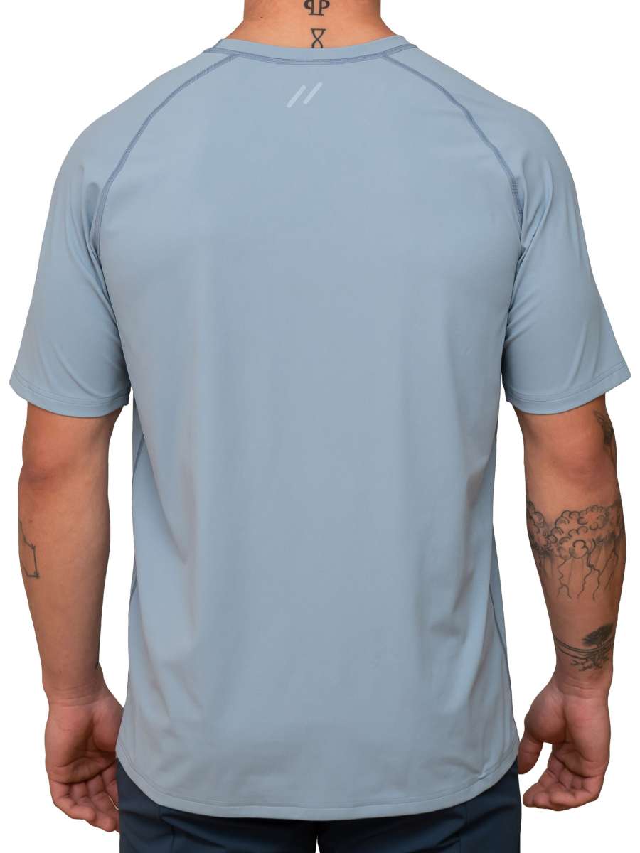 MEN UV Shirt ‘coni bell air‘ back view with model 