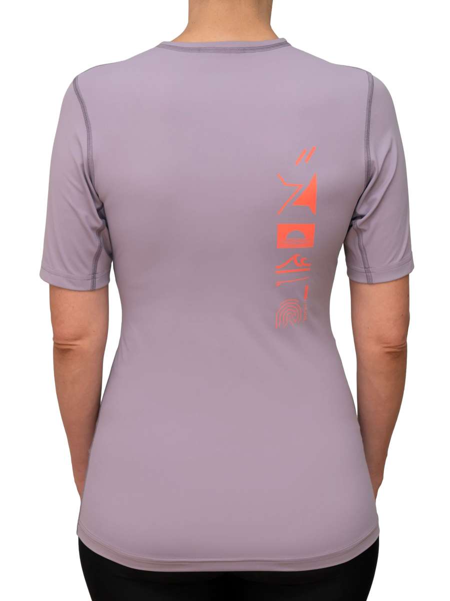 WOMEN UV Shirt ‘piti purple ash‘ back view with model 