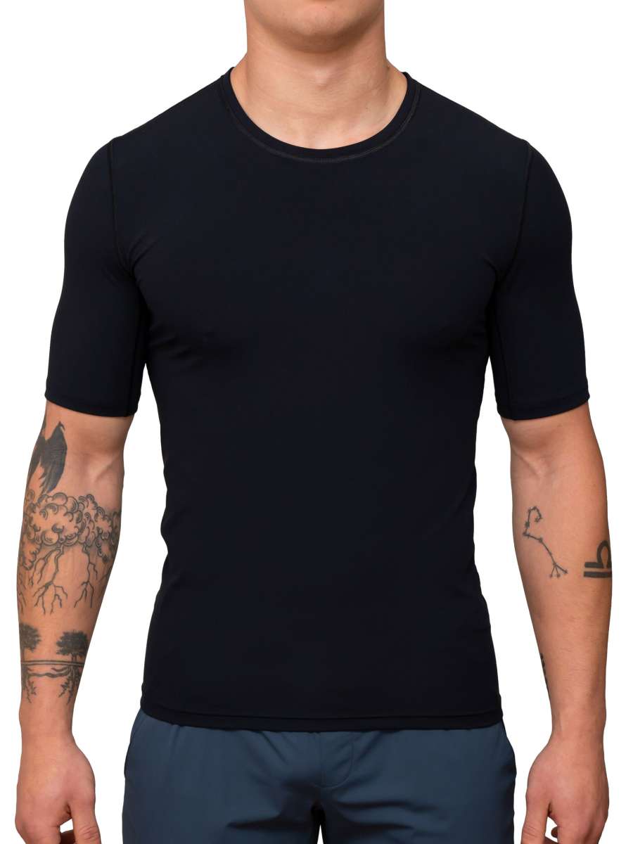 MEN UV Shirt ‘avaro black‘ front view with model 
