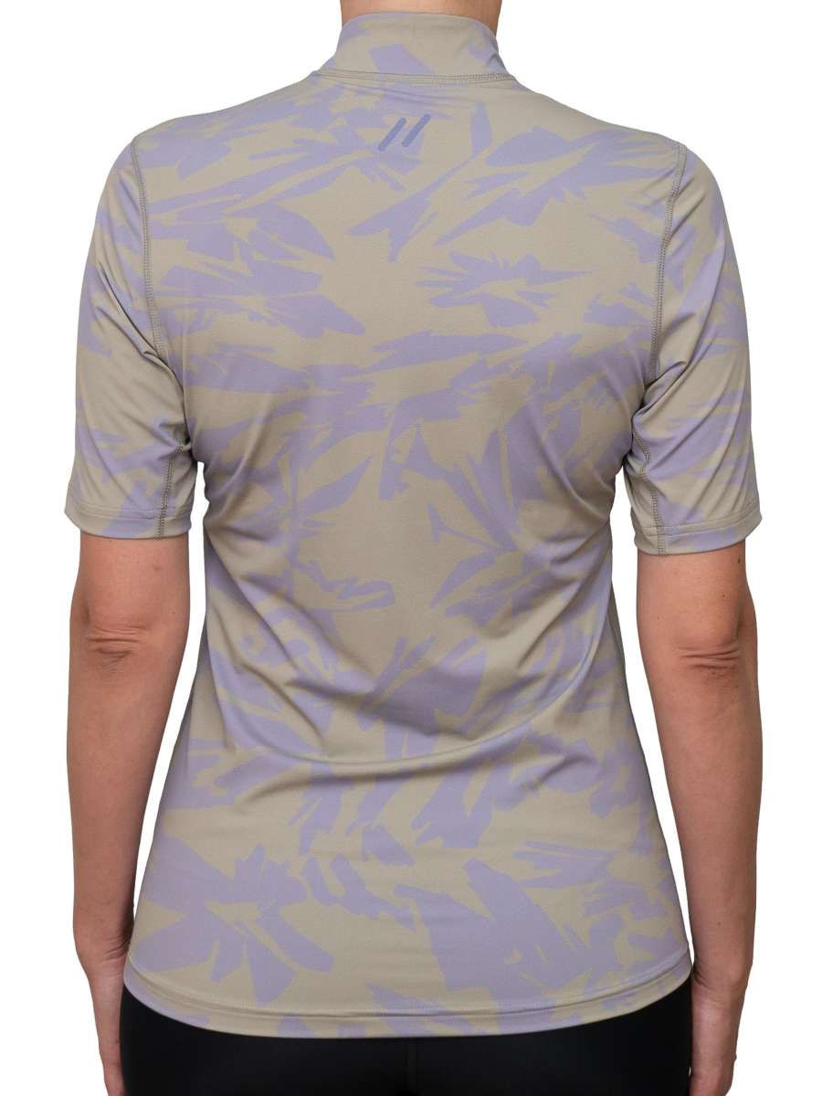 WOMEN UV Shirt ‘ha'akili fiona‘ Rückansicht mit Model 