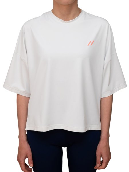 Preview: WOMEN UV Shirt ‘tuca white‘ front view with model 