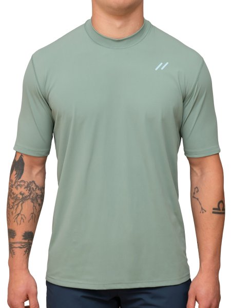 Vorschau: MEN UV Shirt ‘moala tepee‘ Vorderansicht mit Model 