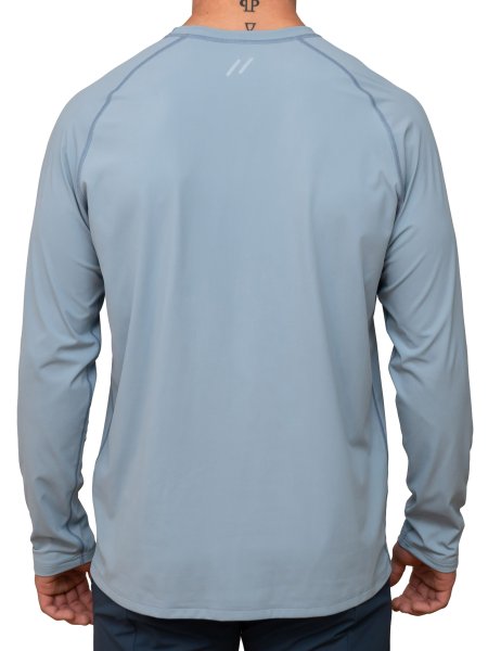 Preview: MEN UV Langarmshirt ‘coni bell air‘ back view with model 