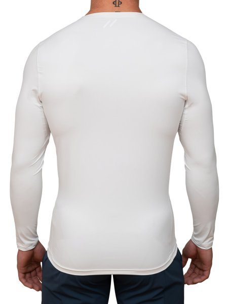 Vorschau: MEN UV Langarmshirt ‘avaro white‘ Rückansicht mit Model 