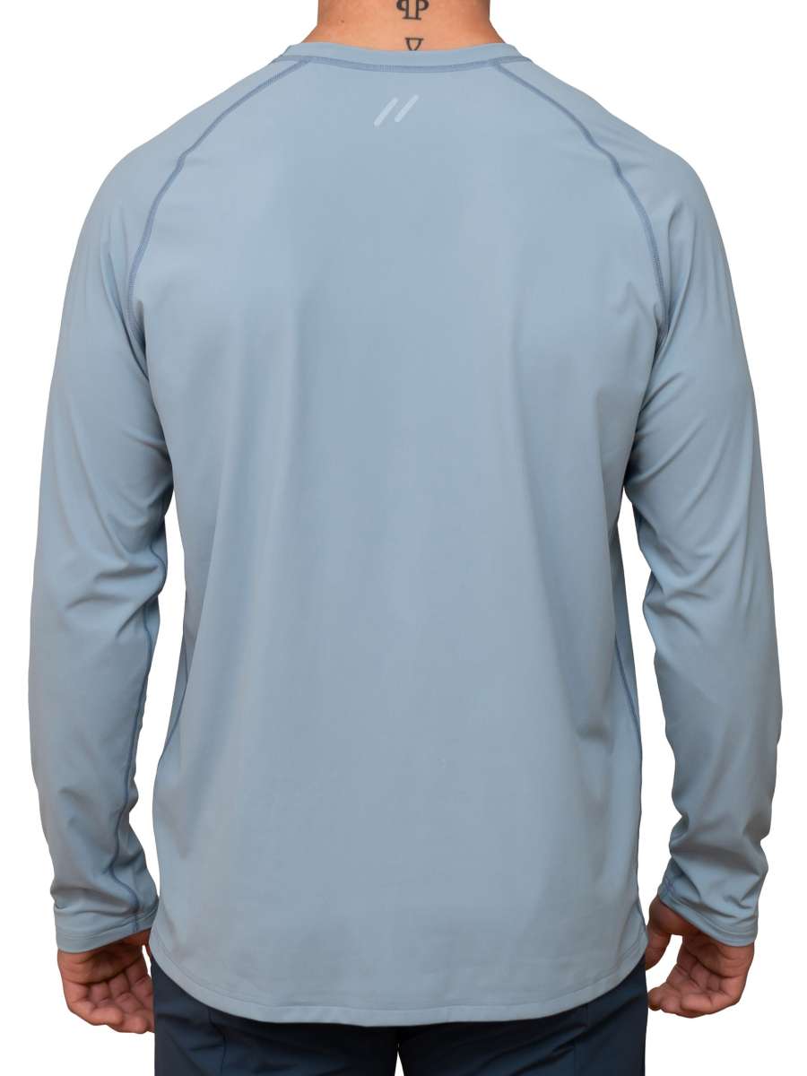 MEN UV Langarmshirt ‘coni bell air‘ back view with model 