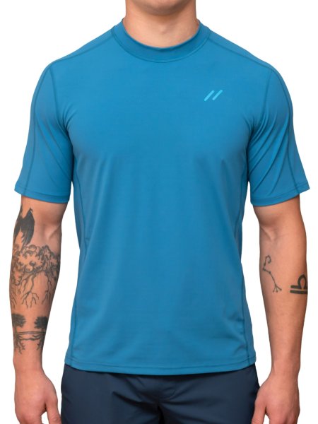 Preview: MEN UV Shirt ‘tuvu vanira bay‘ front view with model 