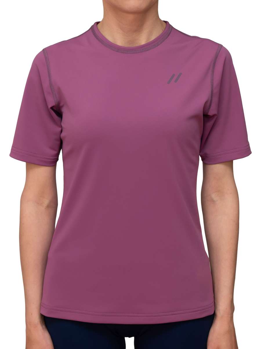 WOMEN UV Shirt ‘tumara mellow‘ front view with model 