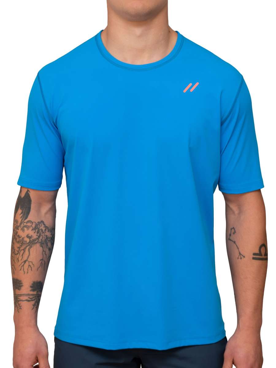 MEN UV Shirt ‘navatu cielo‘ front view with model 