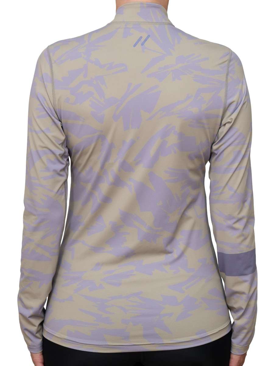 WOMEN UV Langarmshirt ‘ha'akili fiona‘ back view with model 