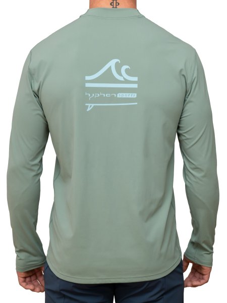 Preview: MEN UV Langarmshirt ‘moala tepee‘ back view with model 