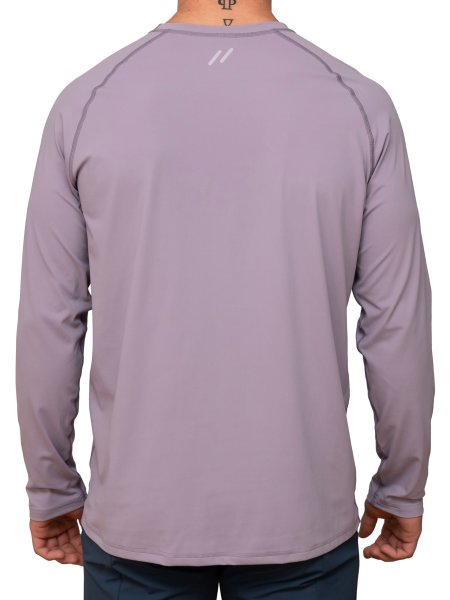 Preview: MEN UV Langarmshirt ‘coni purple ash‘ back view with model 
