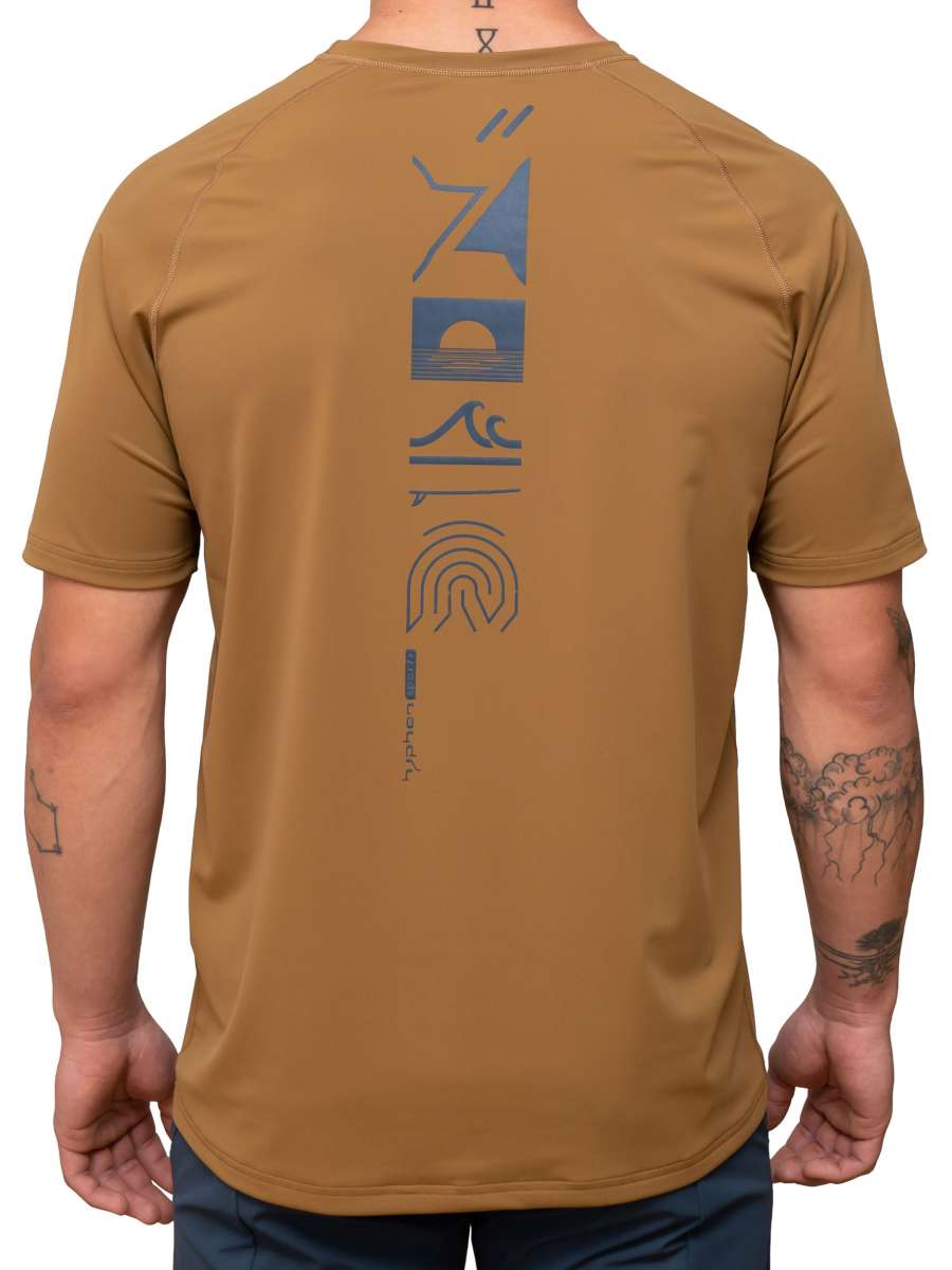 MEN UV Shirt ‘kukini wood‘ back view with model 