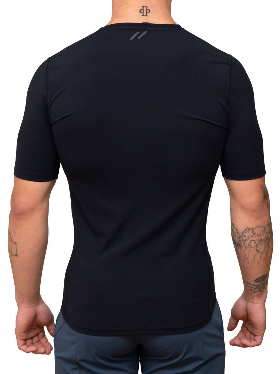 MEN UV Shirt ‘avaro black‘ back view with model 