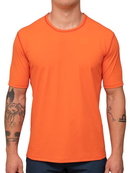 Vorschau: MEN UV Shirt ‘kukini ciana‘ Vorderansicht mit Model 