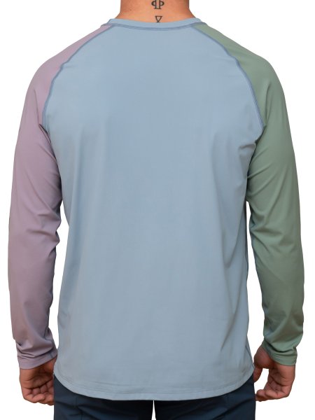 Vorschau: MEN UV Shirt ‘veya‘ Rückansicht mit Model 