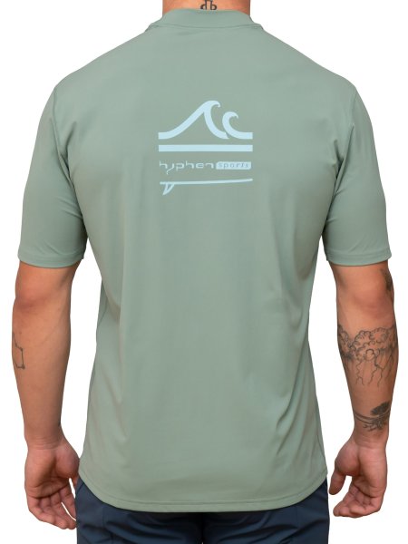 Vorschau: MEN UV Shirt ‘moala tepee‘ Rückansicht mit Model 
