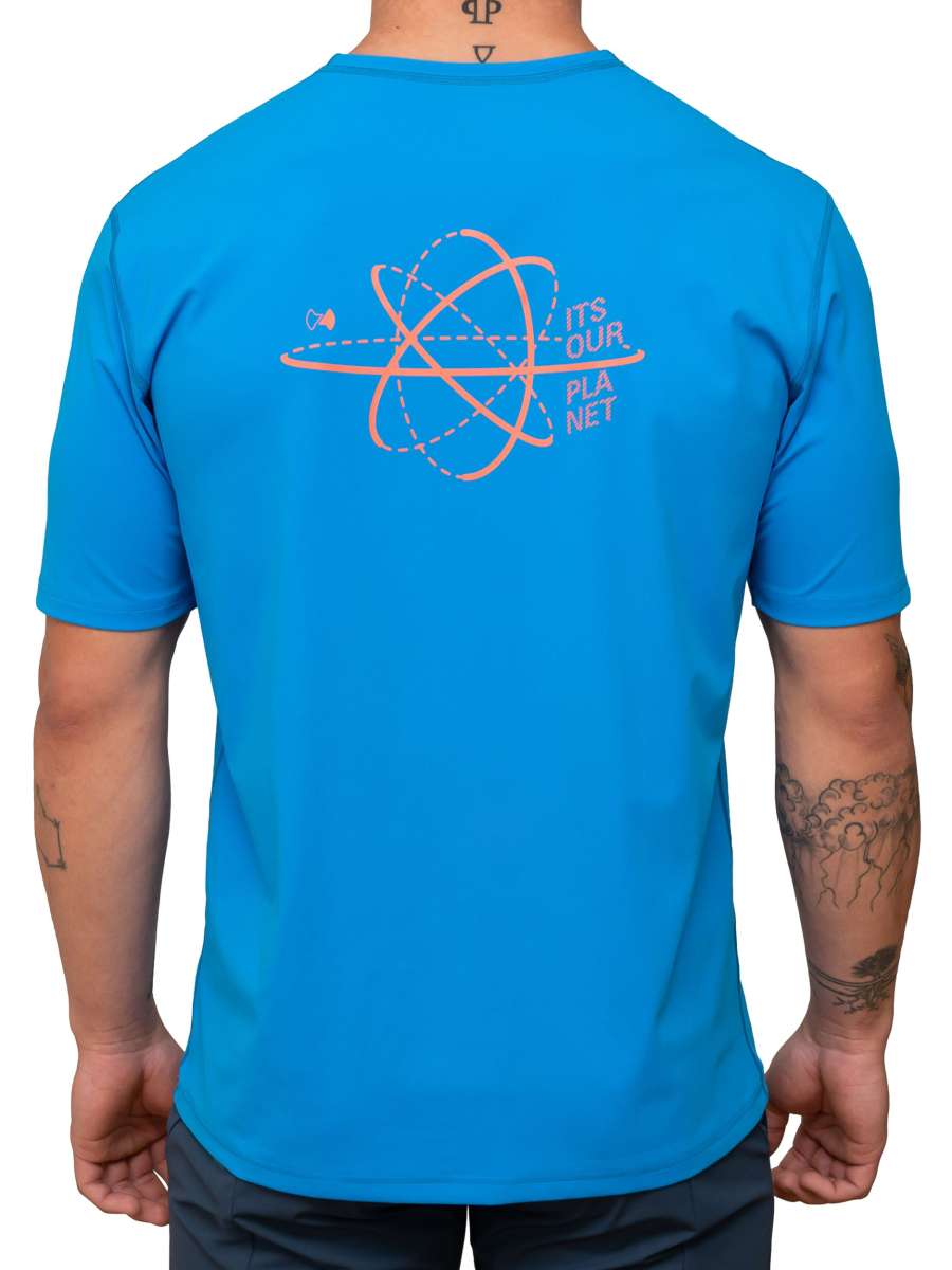 MEN UV Shirt ‘navatu cielo‘ back view with model 