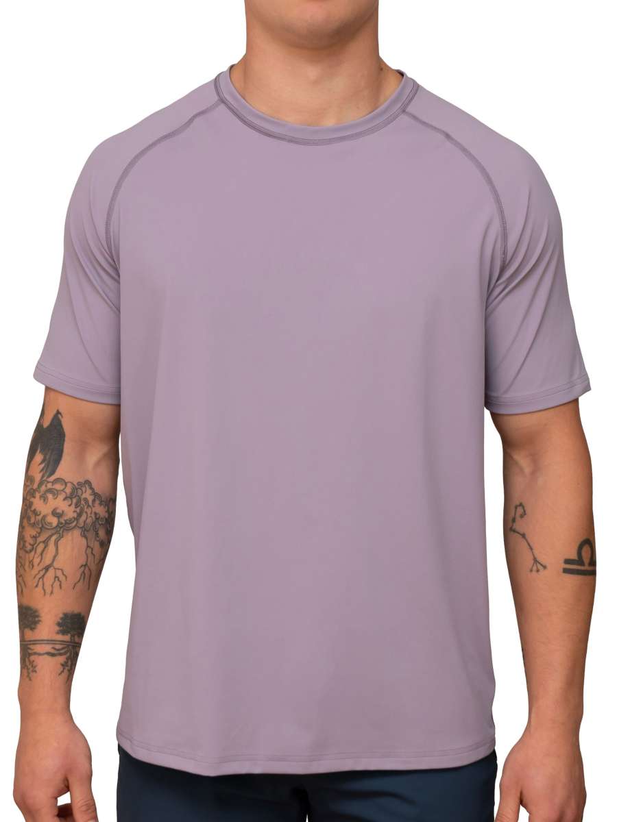 MEN UV Shirt ‘coni purple ash‘ front view with model 