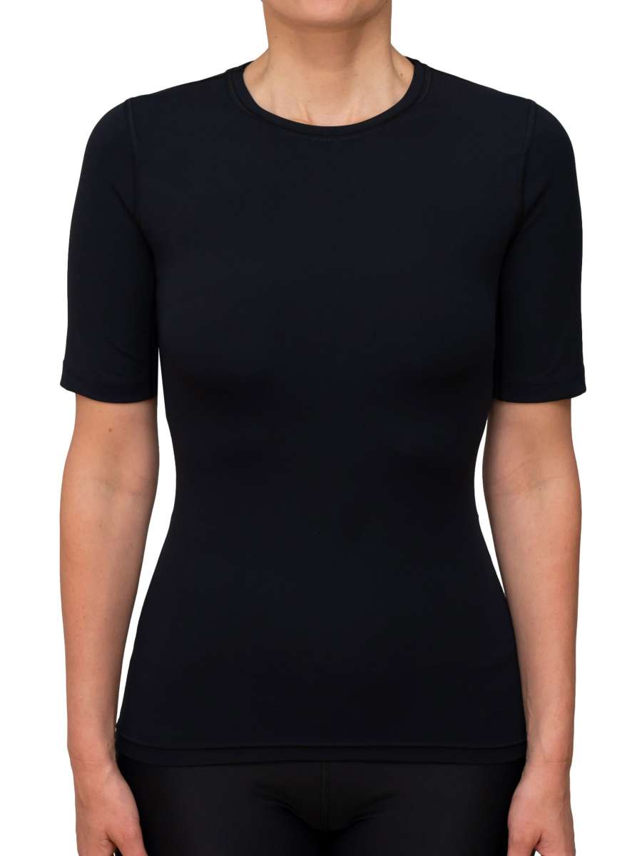 WOMEN UV Shirt ‘avaro black‘ Vorderansicht mit Model 